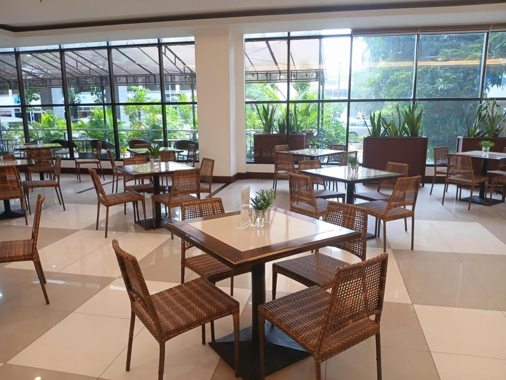 Dohera Hotel Cebu Buitenkant foto