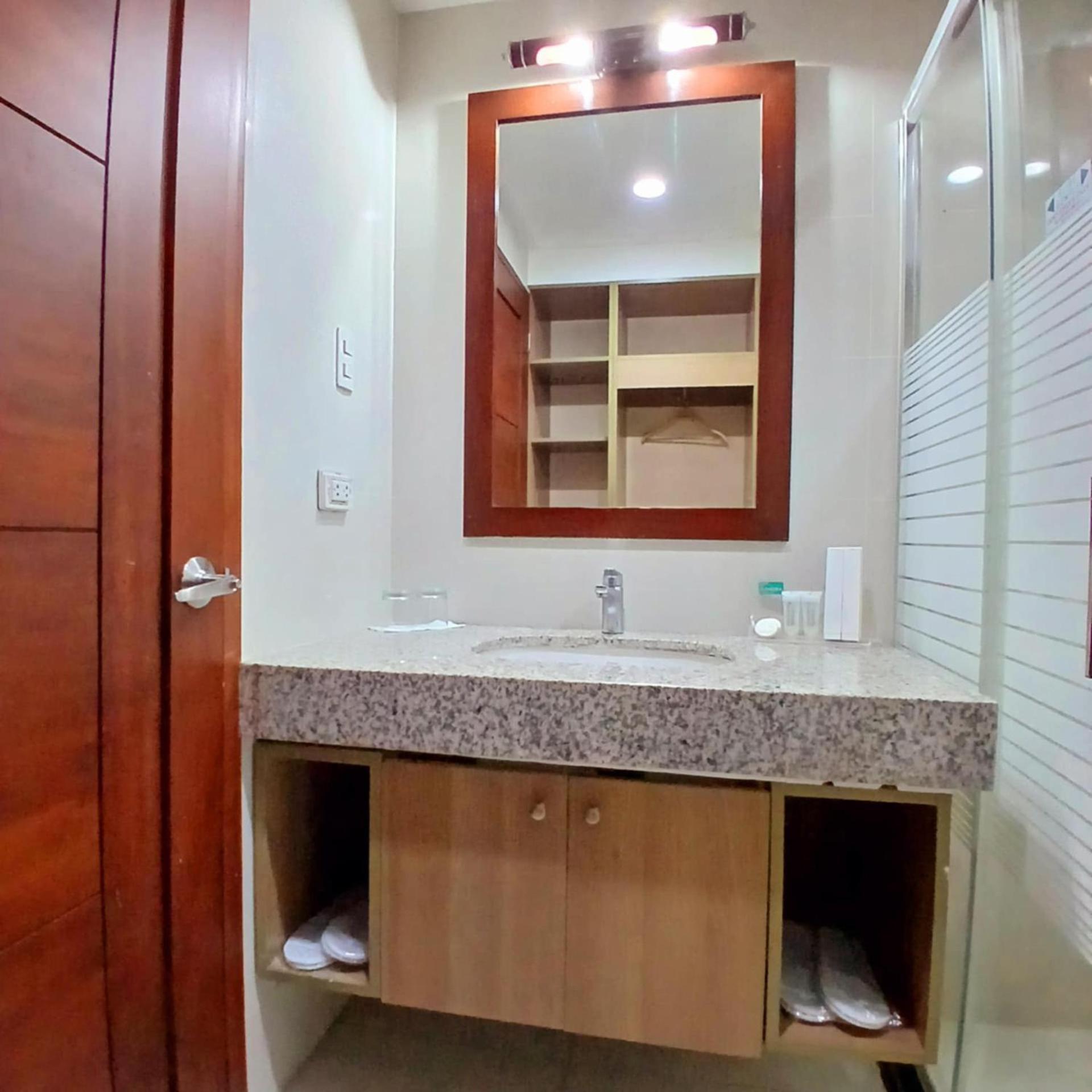 Dohera Hotel Cebu Buitenkant foto