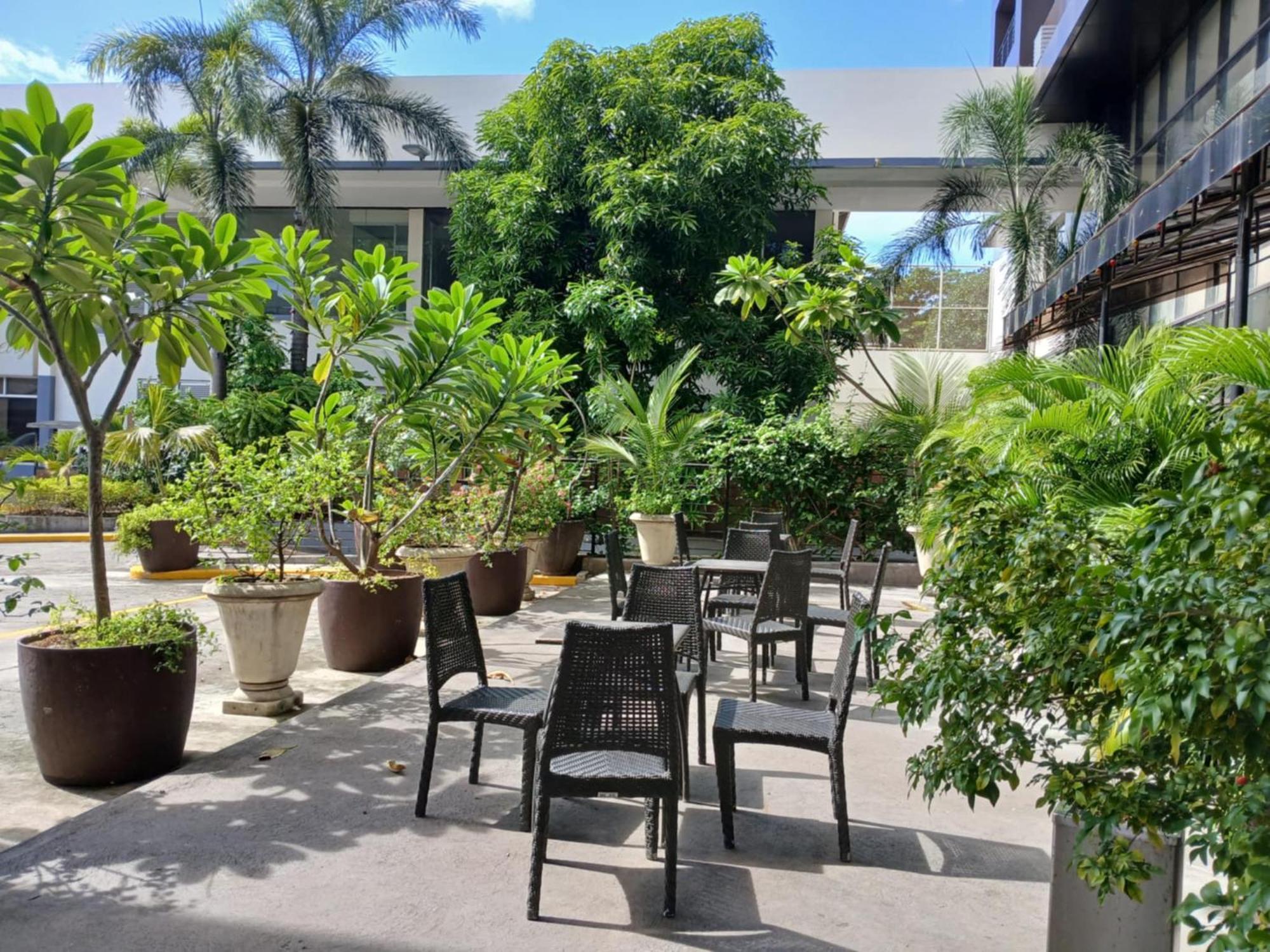 Dohera Hotel Cebu Buitenkant foto
