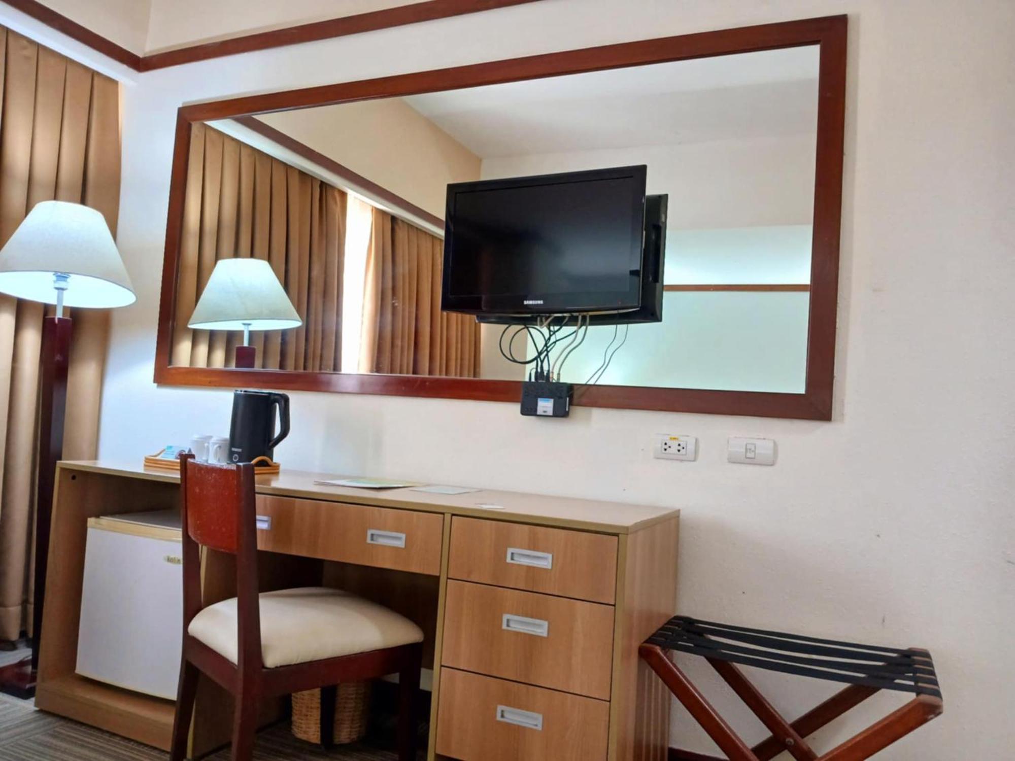 Dohera Hotel Cebu Buitenkant foto